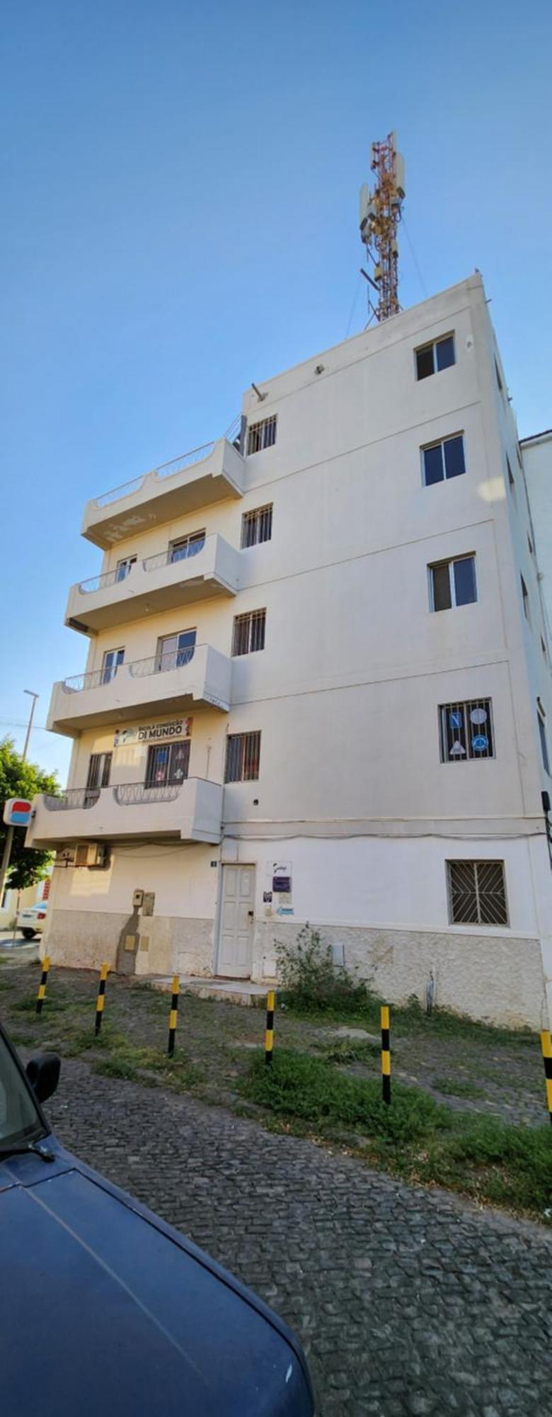 Hostel No Cash Accepted-meeting Point Hostel- Praia, Also In Tarrafal & Fogo