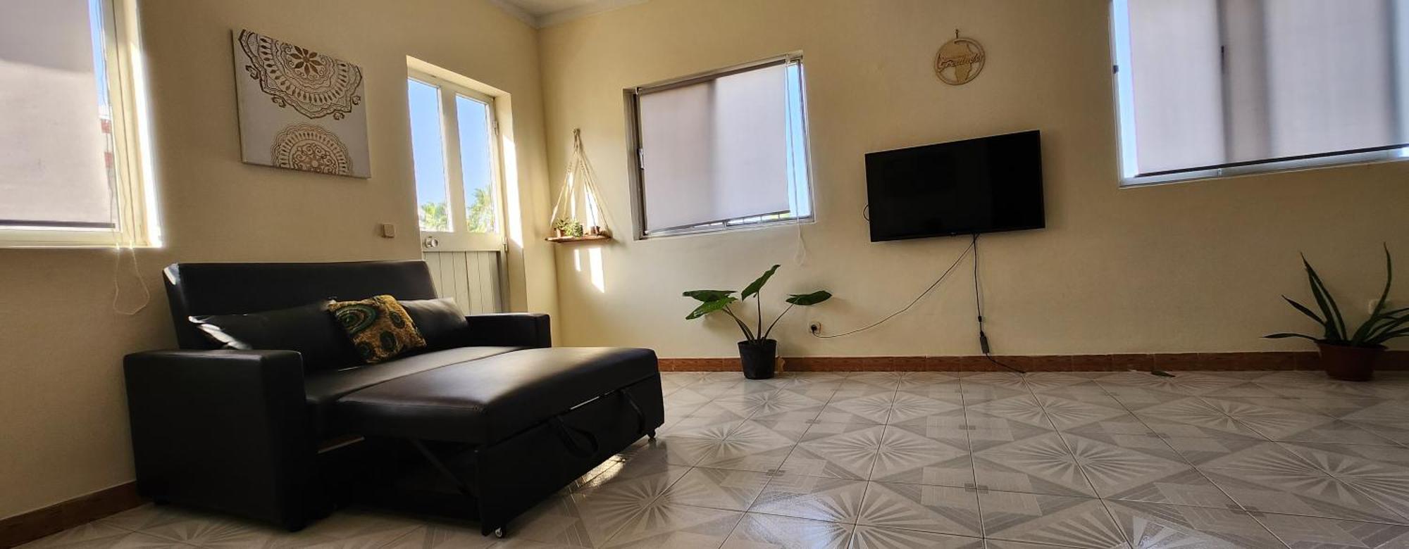 No Cash Accepted-meeting Point Hostel- Praia, Also In Tarrafal & Fogo Hostel Praia