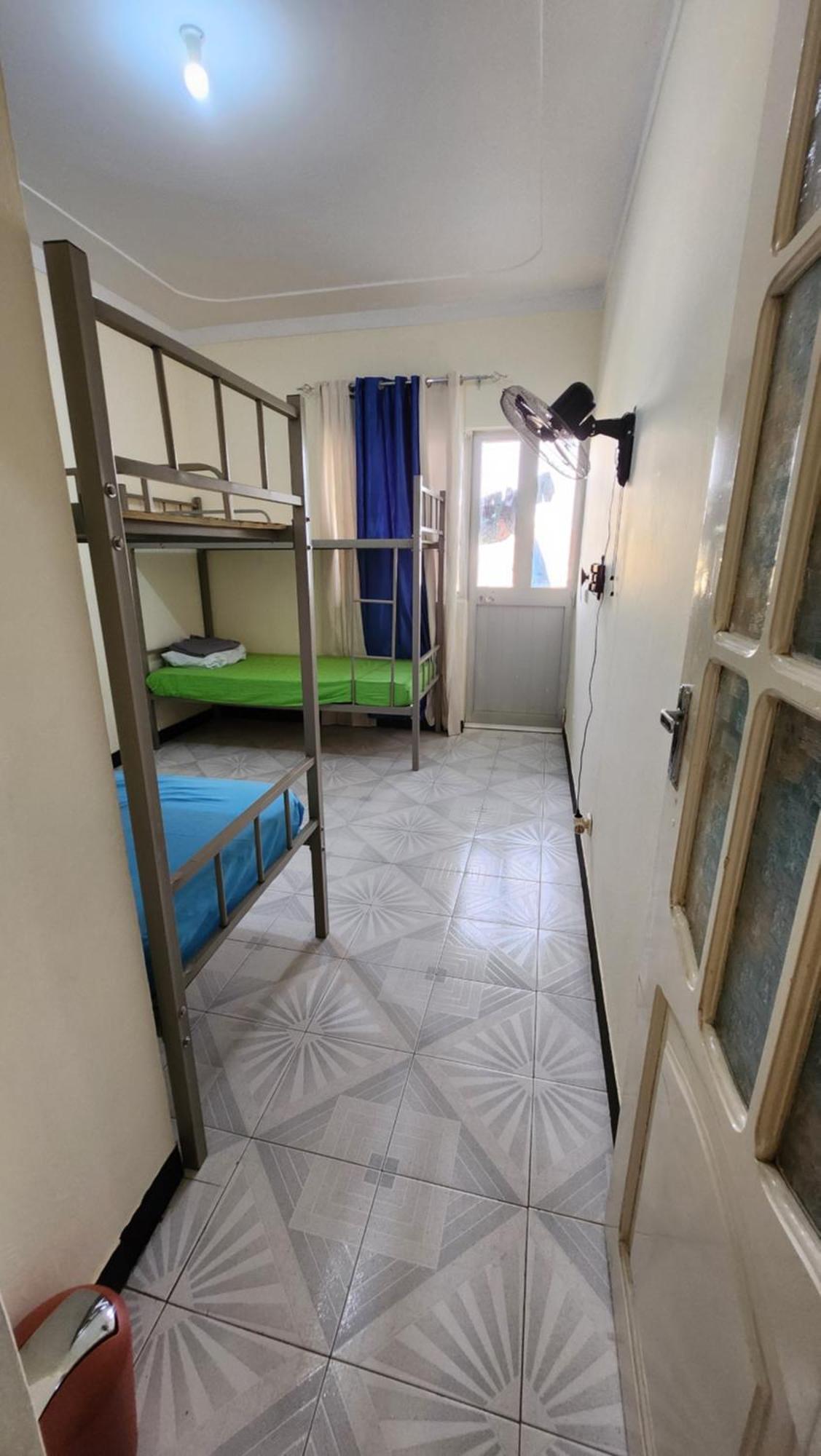 Hostel No Cash Accepted-meeting Point Hostel- Praia, Also In Tarrafal & Fogo *