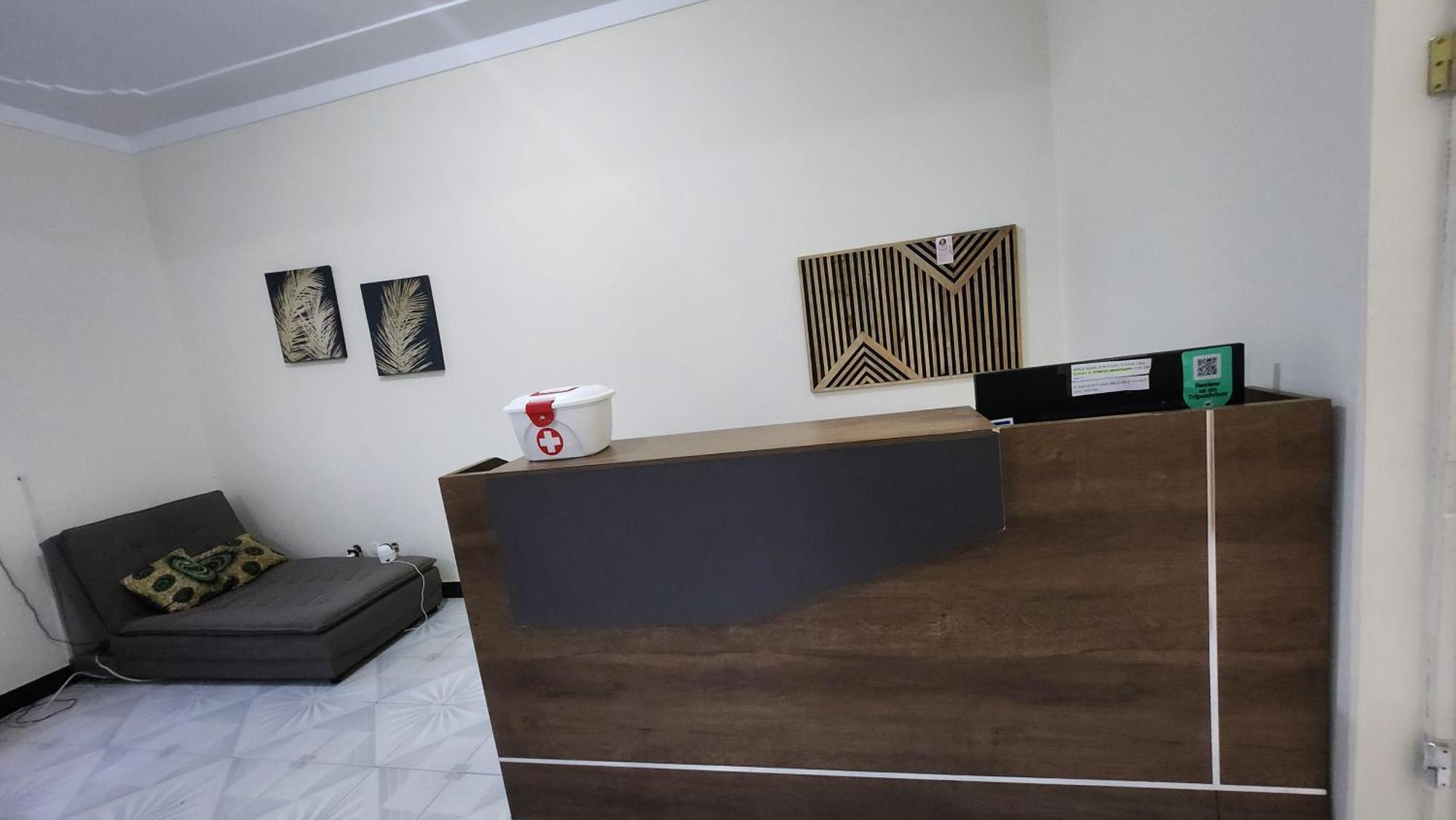 Hostel No Cash Accepted-meeting Point Hostel- Praia, Also In Tarrafal & Fogo