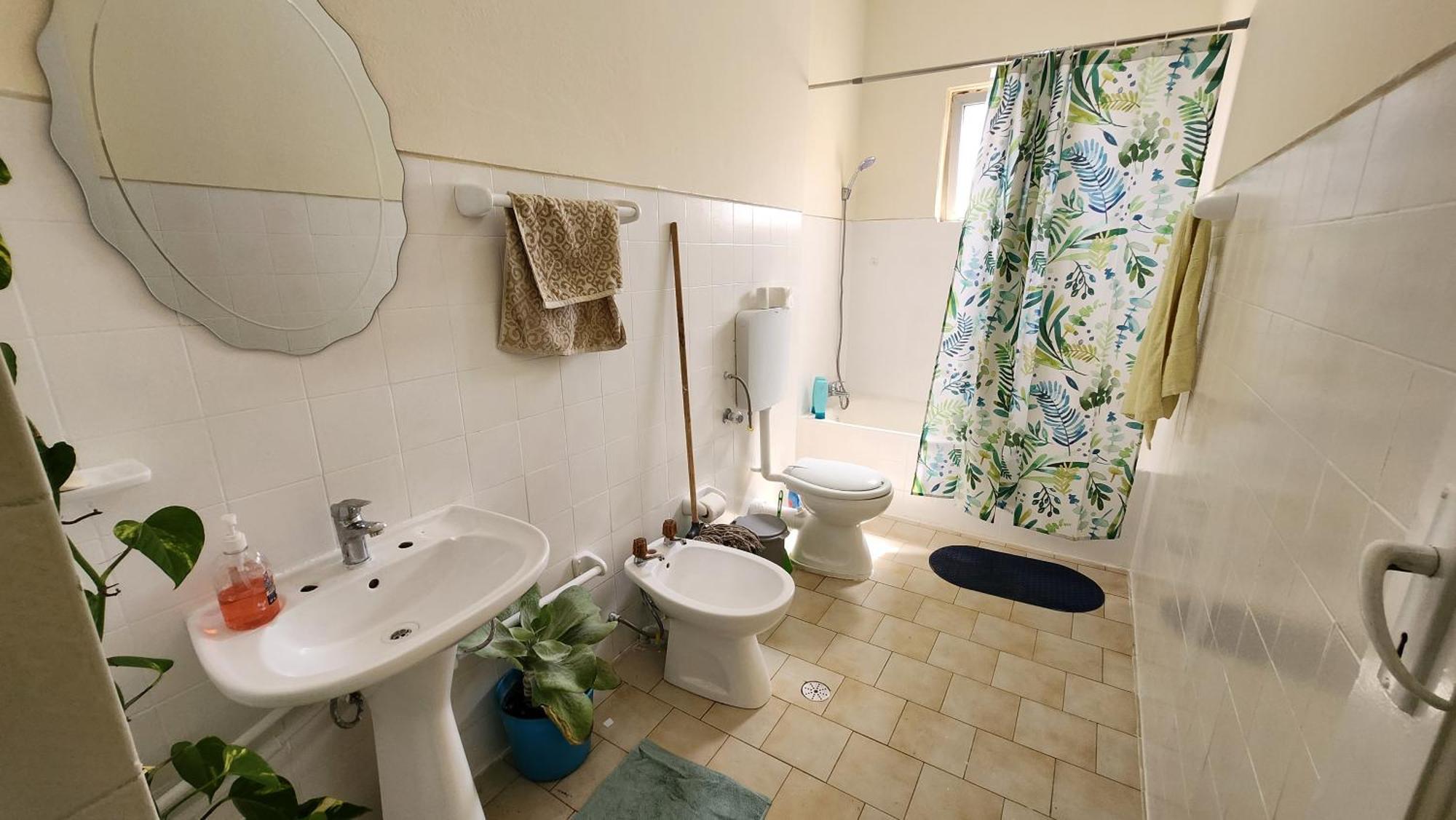No Cash Accepted-meeting Point Hostel- Praia, Also In Tarrafal & Fogo Praia