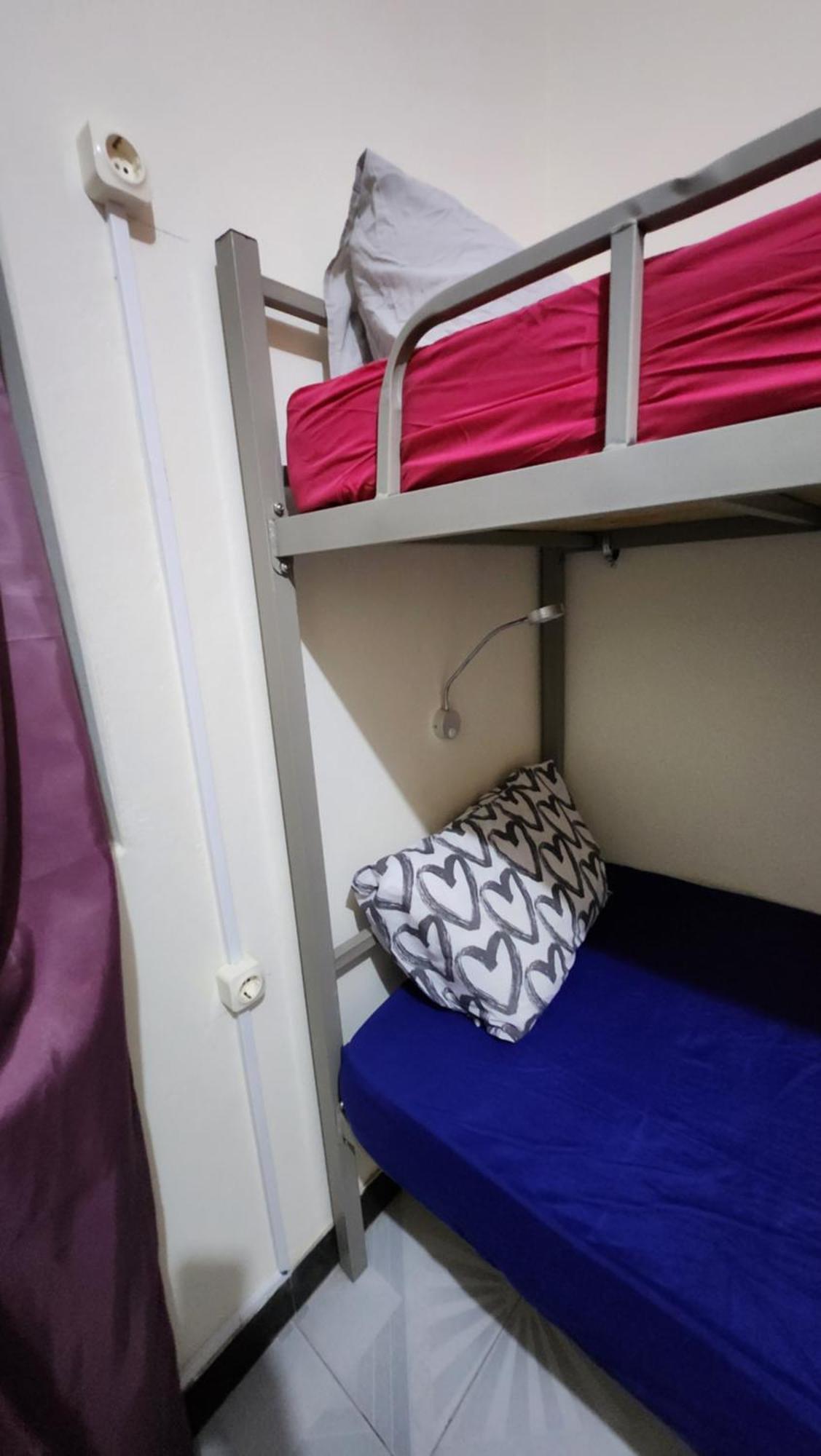 Hostel No Cash Accepted-meeting Point Hostel- Praia, Also In Tarrafal & Fogo